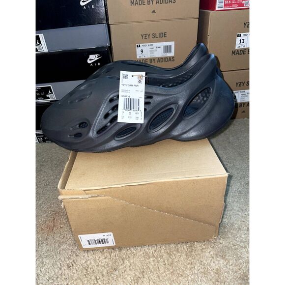 Adidas Yeezy Foam RNR Onyx - Picture 10 of 12